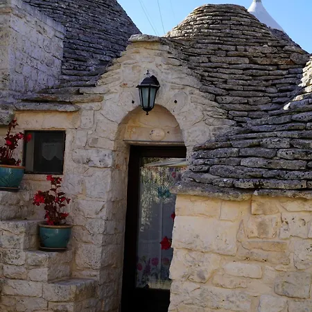 Trulli Pastore Bed and Breakfast 4*