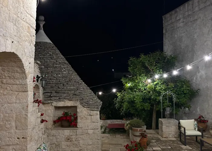 Trulli Pastore לינה וארוחת בוקר 4*