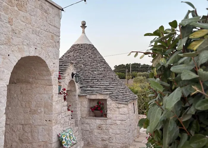 לינה וארוחת בוקר Trulli Pastore 4*